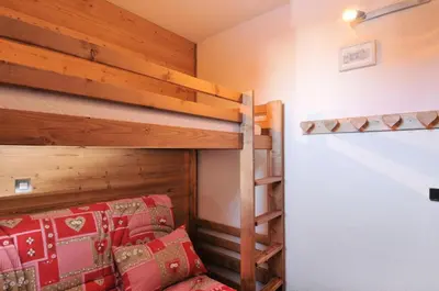 Un ou plusieurs lits dans un hébergement de l'établissement Résidence Turquoise - Appartement chaleureux · Accès direct aux pistes · Casier à skis MAE-3595