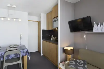 Cuisine ou kitchenette dans l'établissement Résidence Themis - Appartement agréable et confortable · Accès direct aux pistes · Vue pistes · Casier à skis MAE-3604