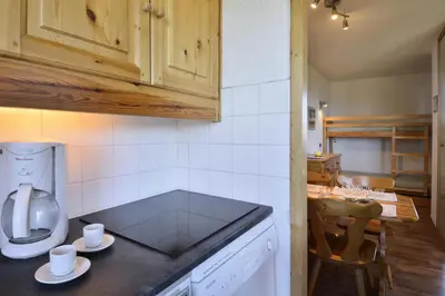 Cuisine ou kitchenette dans l'établissement Résidence Beryl - Studio agréable · Centre station · Vue vallée · Balcon MAE-3610