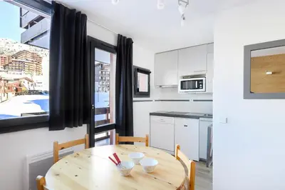 Cuisine ou kitchenette dans l'établissement Résidence Aigue-marine - Studio tout confort · Skis aux pieds · Balcon · Vue vallée MAE-3614