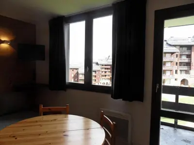 Télévision ou salle de divertissement dans l'établissement Résidence Aigue-marine - Studio tout confort · Skis aux pieds · Balcon · Vue vallée MAE-3614