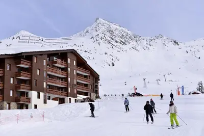 L'établissement Résidence Aigue-marine - Studio tout confort · Skis aux pieds · Balcon · Vue vallée MAE-3614 en hiver