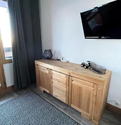 Télévision ou salle de divertissement dans l'établissement Résidence Licorne - Studio récemment rénové · Accès direct aux pistes · Vue pistes MAE-3622
