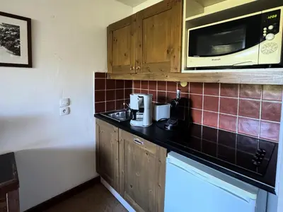 Cuisine ou kitchenette dans l'établissement Résidence Quartz - Appartement fonctionnel · Pied des pistes · Vue pistes · Casier à skis MAE-3625