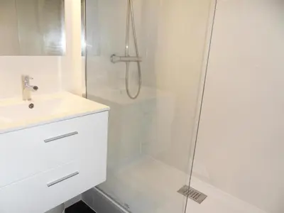 Salle de bains dans l'établissement Résidence Agate - Studio divisible chaleureux · Au pied des pistes · Vue pistes MAE-3626