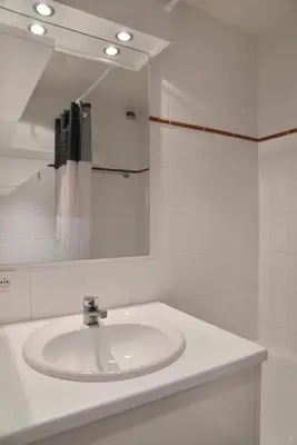 Salle de bains dans l'établissement Résidence Croix Du Sud - Studio tout confort · Centre station · Vue pistes · Casier à skis MAE-3627