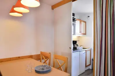 Cuisine ou kitchenette dans l'établissement Résidence Croix Du Sud - Studio tout confort · Centre station · Vue pistes · Casier à skis MAE-3627
