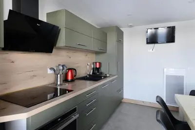 Cuisine ou kitchenette dans l'établissement Résidence Andromede - Magnifique appartement rénové · Accès direct aux pistes · Vue pistes MAE-3636