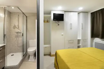 Salle de bains dans l'établissement Résidence Andromede - Magnifique appartement rénové · Accès direct aux pistes · Vue pistes MAE-3636