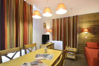 Coin salon dans l'établissement Résidence Croix Du Sud - Chaleureux studio · Cœur de station · Vue pistes · Balcon MAE-3637