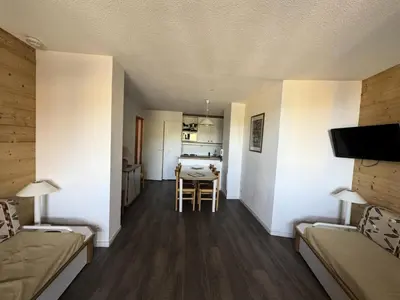 Coin salon dans l'établissement Résidence Licorne - Appartement confortable · Skis au pieds · Vue pistes · Balcon MAE-3657