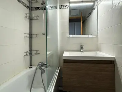 Salle de bains dans l'établissement Résidence Licorne - Appartement confortable · Skis au pieds · Vue pistes · Balcon MAE-3657