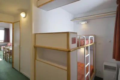 Un ou plusieurs lits superposés dans un hébergement de l'établissement Résidence Themis - Appartement fonctionnel · Skis aux pieds · Balcon avec vue sur pistes MAE-3663