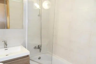 Salle de bains dans l'établissement Résidence Themis - Appartement lumineux et fonctionnel· Accès direct aux pistes · Vue pistes MAE-3665