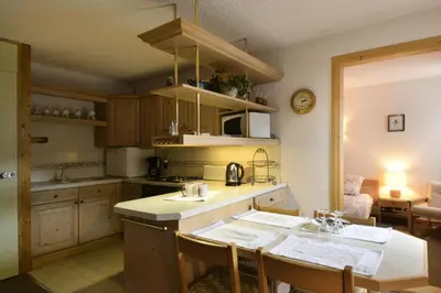 Cuisine ou kitchenette dans l'établissement Résidence Corail - Appartement tout confort spacieux · Centre station · Vue vallée MAE-3674