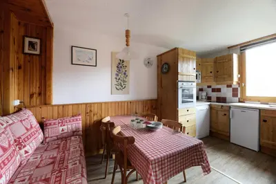 Cuisine ou kitchenette dans l'établissement Résidence Aigue-marine - Appartement chaleureux · Accès direct aux pistes · Vue pistes MAE-3678