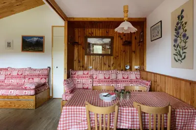 Coin salon dans l'établissement Résidence Aigue-marine - Appartement chaleureux · Accès direct aux pistes · Vue pistes MAE-3678