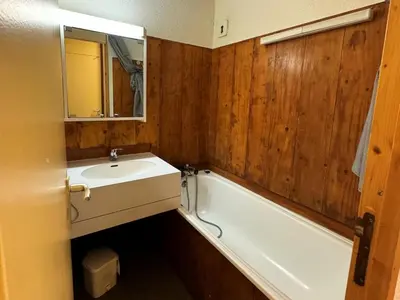 Salle de bains dans l'établissement Résidence Turquoise - Appartement fonctionnel · Skis aux pieds · Balcon · Vue pistes MAE-3689