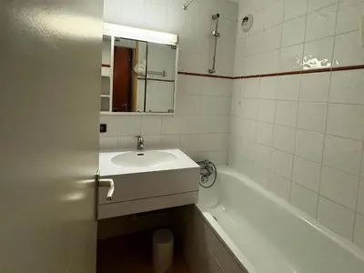 Salle de bains dans l'établissement Résidence Turquoise - Appartement fonctionnel · Accès direct aux pistes · Rez-de-chaussée MAE-3697