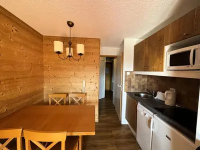 Cuisine ou kitchenette dans l'établissement Résidence Callisto - Studio agréable · Accès direct aux pistes · Vue pistes · Casier à skis MAE-3705