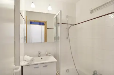 Salle de bains dans l'établissement Résidence Callisto - Studio agréable · Skis aux pieds · Vue pistes · Casier à skis MAE-3711
