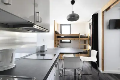 Cuisine ou kitchenette dans l'établissement Résidence Aigue-marine - Studio sur les pistes entièrement rénové · Accès direct aux pistes · Balcon MAE-3732
