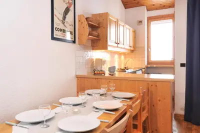 Cuisine ou kitchenette dans l'établissement Résidence Agate - Appartement chaleureux · Au pied des pistes · Vue vallée · Balcon MAE-3754