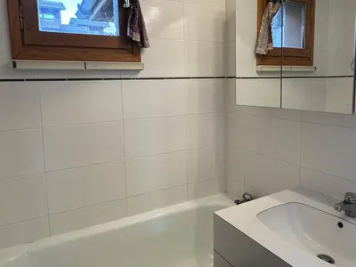 Salle de bains dans l'établissement Résidence Amethyste - Appartement tout confort · Accès direct aux pistes · Vue pistes · Rez-de-chaussée MAE-3757