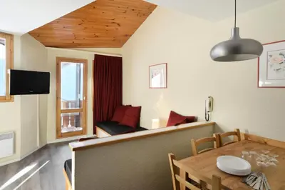 Télévision ou salle de divertissement dans l'établissement Résidence Callisto - Appartement agréable ·Accès direct aux pistes · Vue Pistes MAE-3772