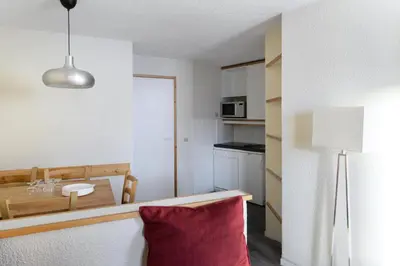 Cuisine ou kitchenette dans l'établissement Résidence Callisto - Appartement agréable ·Accès direct aux pistes · Vue Pistes MAE-3772