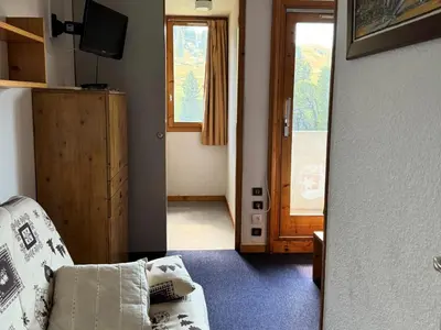 Télévision ou salle de divertissement dans l'établissement Résidence Onyx - Studio fonctionnel · Accès direct aux pistes ·Vue pistes · Balcon MAE-3777