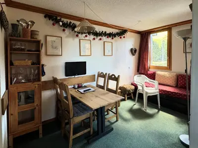 Télévision ou salle de divertissement dans l'établissement Résidence Aigue-marine - Studio fonctionnel · Skis aux pieds · Balcon MAE-3786