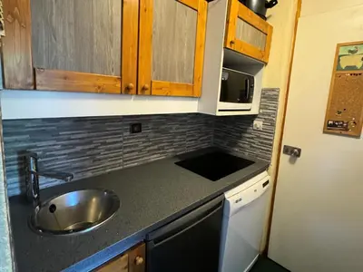 Cuisine ou kitchenette dans l'établissement Résidence Aigue-marine - Studio fonctionnel · Skis aux pieds · Balcon MAE-3786
