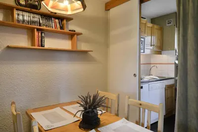 Cuisine ou kitchenette dans l'établissement Résidence Amethyste - Studio divisible chaleureux · Accès direct aux pistes · Vue pistes MAE-3793
