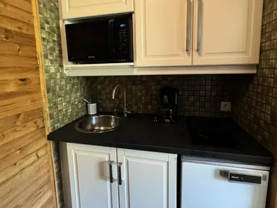 Cuisine ou kitchenette dans l'établissement Résidence Pierre De Soleil - Studio fonctionnel · Skis aux pieds MAE-3800