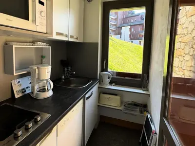 Cuisine ou kitchenette dans l'établissement Résidence Beryl - Studio divisible rénové · Cœur de station · Vue pistes · Balcon MAE-7123