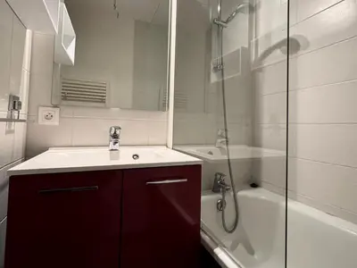 Salle de bains dans l'établissement Résidence Beryl - Studio divisible rénové · Cœur de station · Vue pistes · Balcon MAE-7123