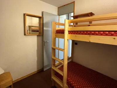 Un ou plusieurs lits superposés dans un hébergement de l'établissement Résidence Turquoise - Appartement fonctionnel avec balcon · Accès direct aux pistes · Vue pistes MAE-7130