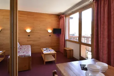 Un ou plusieurs lits dans un hébergement de l'établissement Résidence Croix Du Sud - Studio tout confort · Cœur de station · Vue pistes · Balcon MAE-7132