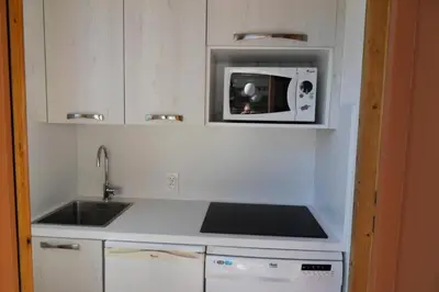 Cuisine ou kitchenette dans l'établissement Résidence Croix Du Sud - Studio tout confort · Cœur de station · Vue pistes · Balcon MAE-7132