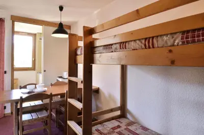 Un ou plusieurs lits dans un hébergement de l'établissement Résidence Croix Du Sud - Studio tout confort · Cœur de station · Vue pistes · Balcon MAE-7132