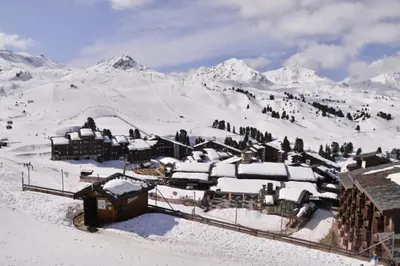 L'établissement Résidence Andromede - Studio fonctionnel avec balcon · Accès direct aux pistes · Vue pistes MAE-7135 en hiver