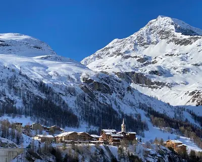 Vue générale sur la montagne ou vue sur la montagne depuis le chalet