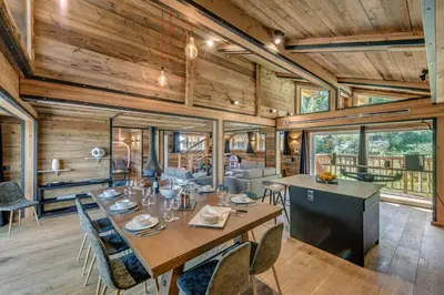 Restaurant ou autre lieu de restauration dans l'établissement Chalet Merveilles by Les Etincelles