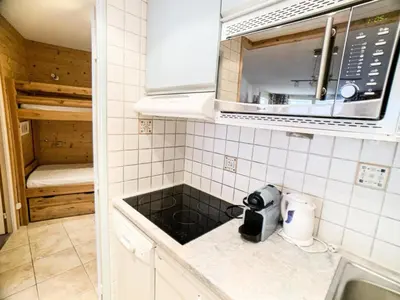 Cuisine ou kitchenette dans l'établissement Résidence Tommeuses - Appartement rénové·Pieds des pistes ·Balcon MAE-6688