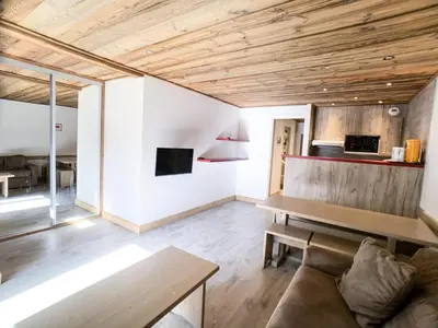 Télévision ou salle de divertissement dans l'établissement Résidence Tommeuses - Studio rénové·Pieds des pistes ·Balcon MAE-6704