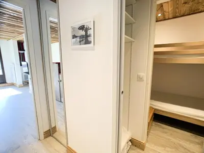 Un ou plusieurs lits dans un hébergement de l'établissement Résidence Tommeuses - Studio rénové·Pieds des pistes ·Balcon MAE-6704