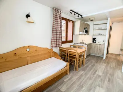 Cuisine ou kitchenette dans l'établissement Résidence Rond Point Des Pistes A - Appartement proche des pistes·Balcon MAE-6728