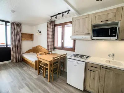 Cuisine ou kitchenette dans l'établissement Résidence Rond Point Des Pistes A - Appartement proche des pistes·Balcon MAE-6728