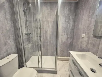 Salle de bains dans l'établissement Résidence Curling B1-b2 - Appartement accueillant et lumineux · WIFI MAE-6772